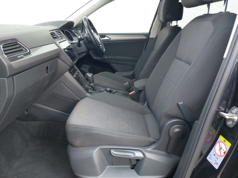 Volkswagen Tiguan Allspace 2.0 Tdi 4Motion Match Dsg AF69NYK Black #5