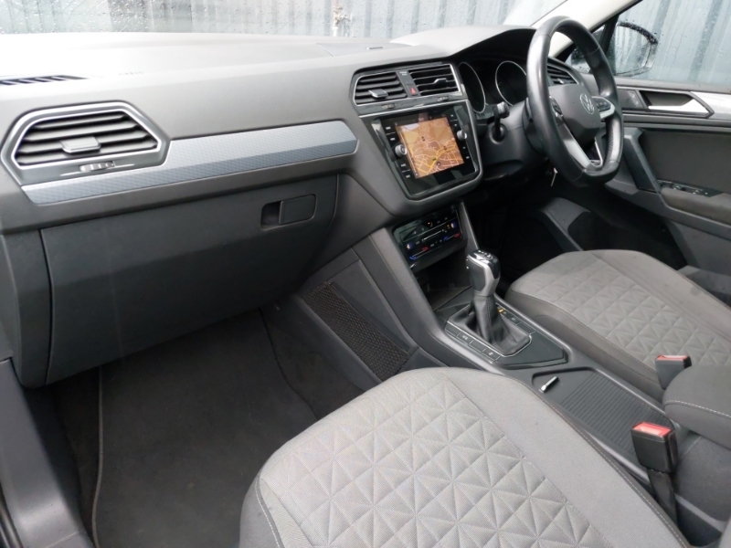 Volkswagen Tiguan 1.5 Tsi 150 Life Dsg BT70XRU Black #5