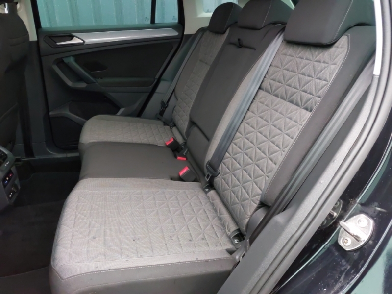 Volkswagen Tiguan 1.5 Tsi 150 Life Dsg BT70XRU Black #6
