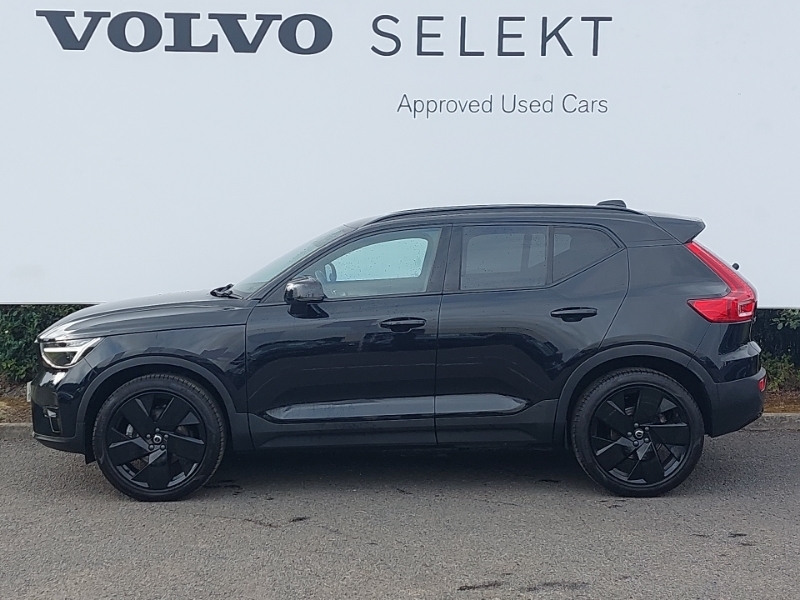 Volvo XC40 2.0 B3p Plus Black Edition RV25FMJ Black #4