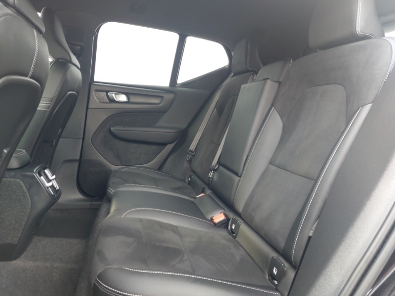 Volvo XC40 2.0 B3p Plus Black Edition RV25FMJ Black #6