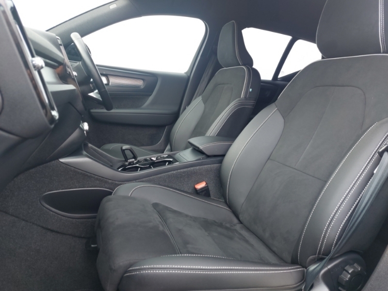 Volvo XC40 2.0 B3p Plus Black Edition RV25FMJ Black #5