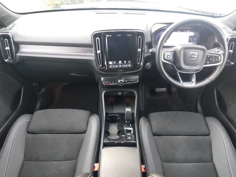 Volvo XC40 2.0 B3p Plus Black Edition RV25FMJ Black #3