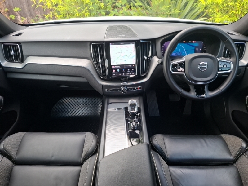 Volvo XC60 2.0 B5p Plus Dark Awd Geartronic SM72HCA White #3