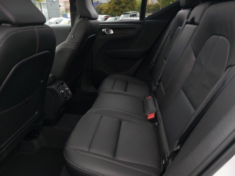 Volvo XC40 2.0 B3p Ultra Dark SL75HLJ White #5