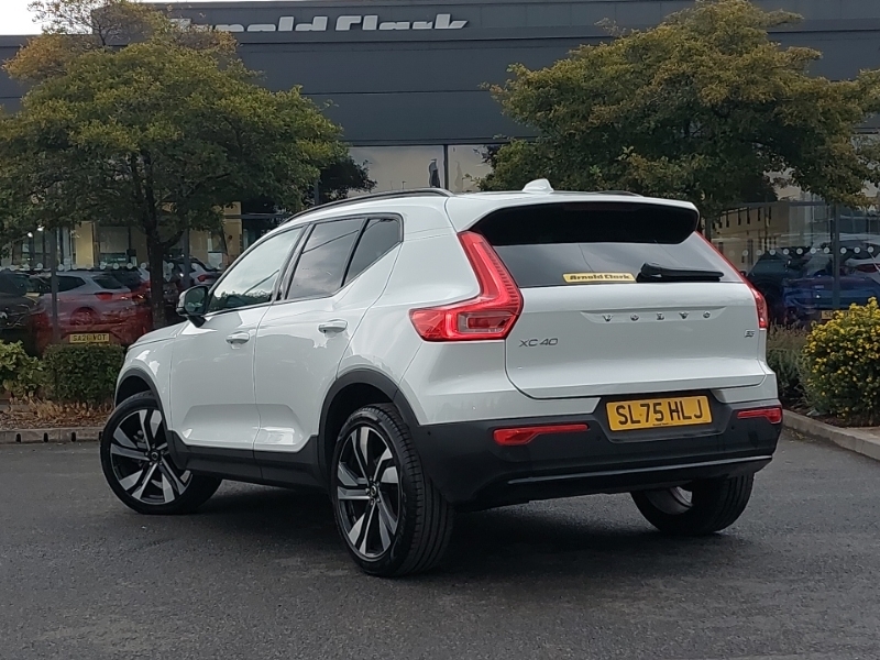 Volvo XC40 2.0 B3p Ultra Dark SL75HLJ White #2