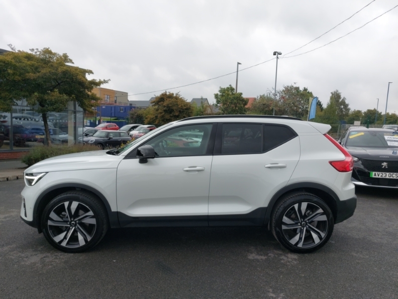 Volvo XC40 2.0 B3p Ultra Dark SL75HLJ White #3