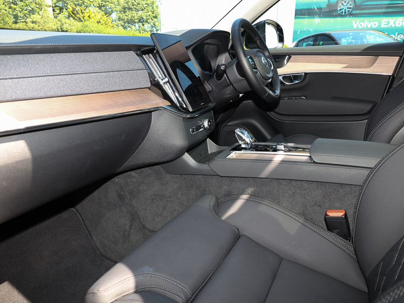 Volvo XC90 2.0 B5p Plus Dark Awd Geartronic SL75DMV Black #5