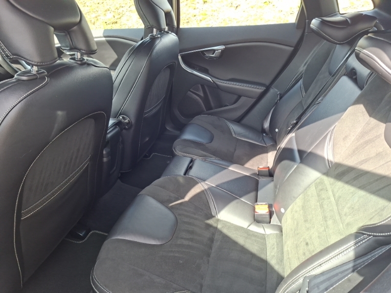 Volvo V40 D4 190 R Design Geartronic Black #6