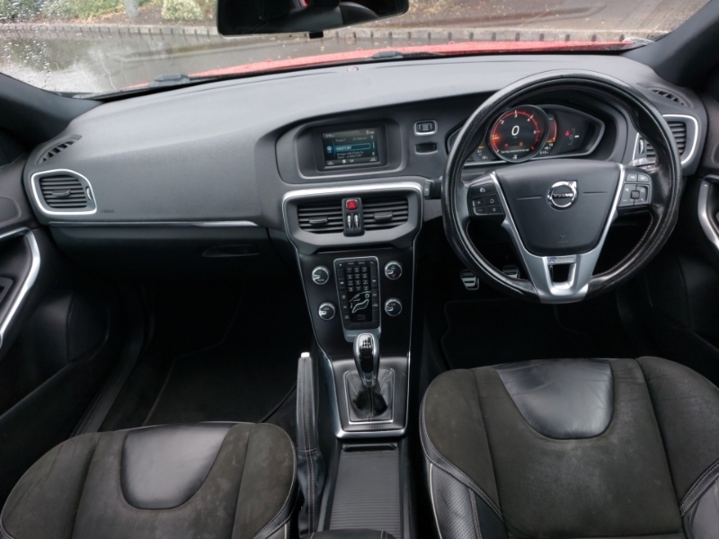 Volvo V40 D2 120 R Design Red #3