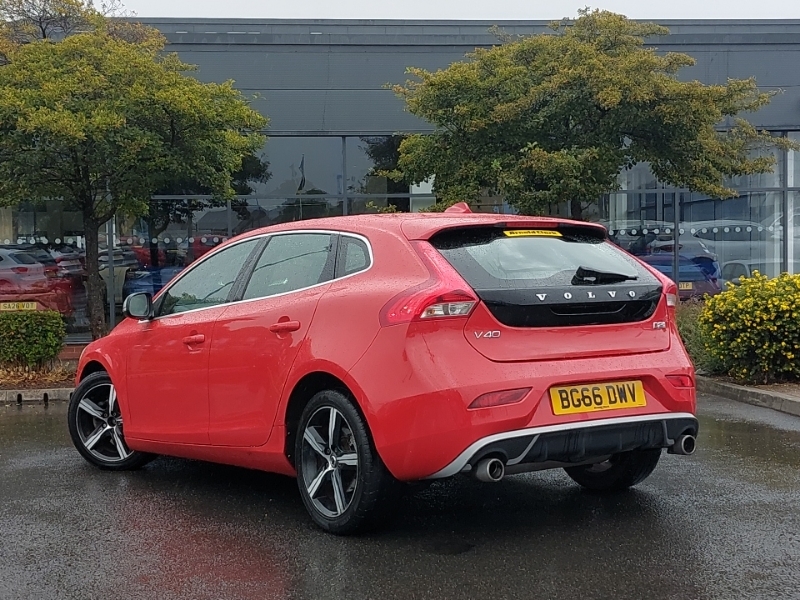 Volvo V40 D2 120 R Design Red #2