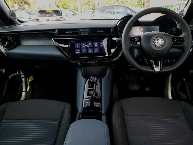 Alfa Romeo Junior 1.2 Turbo 145 Ibrida Black #3