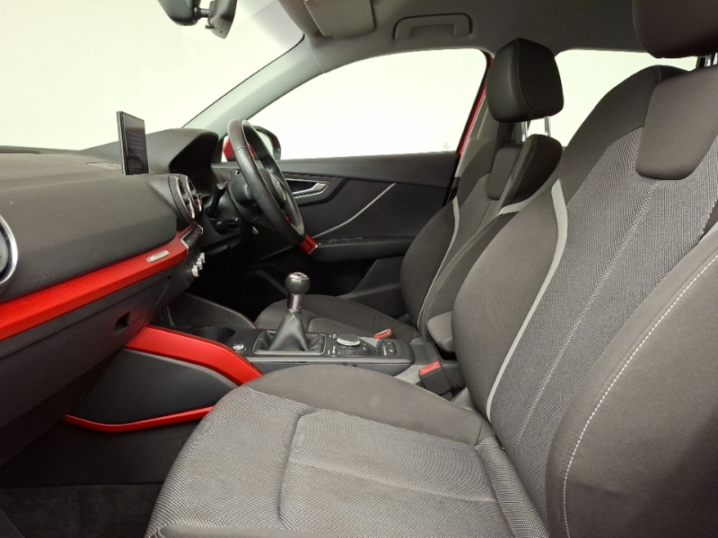 Audi Q2 1.0 Tfsi Sport DF19URY Red #5