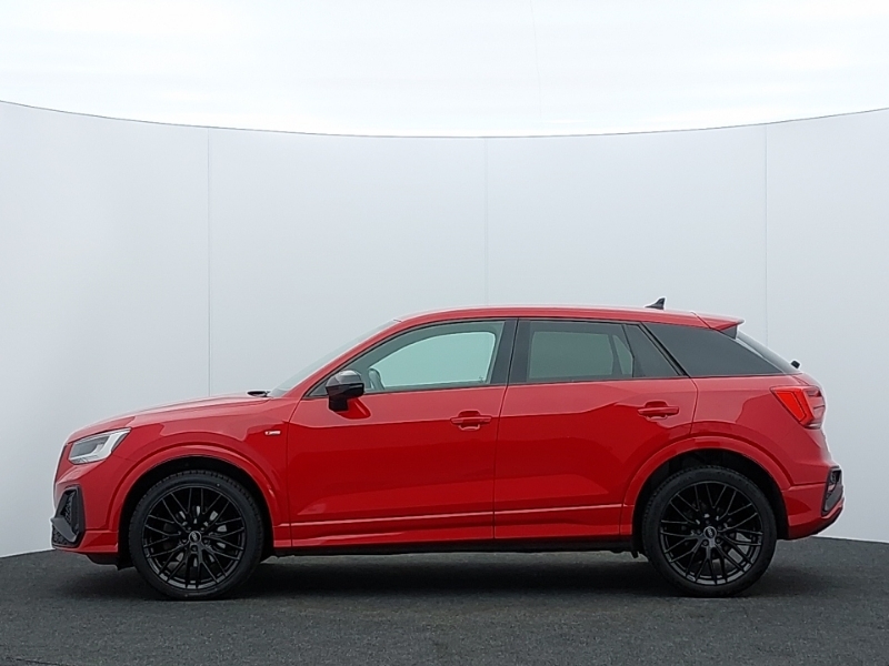 Audi Q2 30 Tfsi Black Edition SB21VYZ Red #4