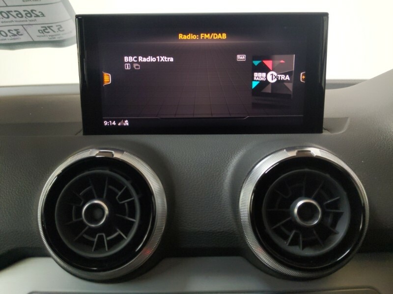 Audi Q2 Technik Black #14