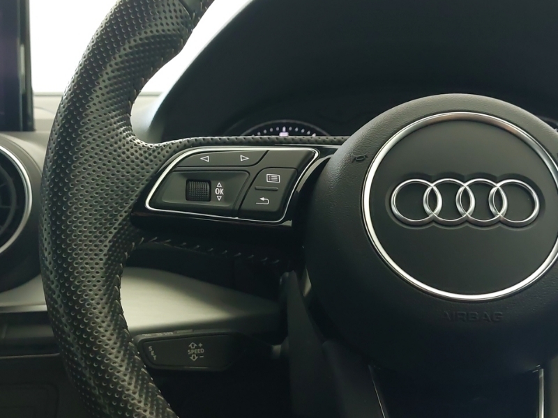 Audi Q2 Technik Red #12