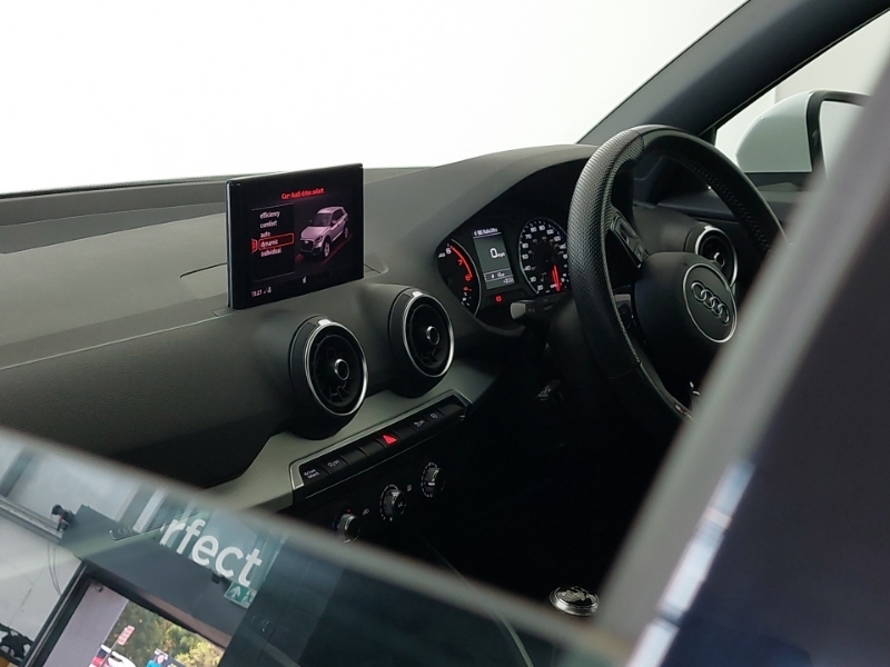 Audi Q2 Technik Red #16