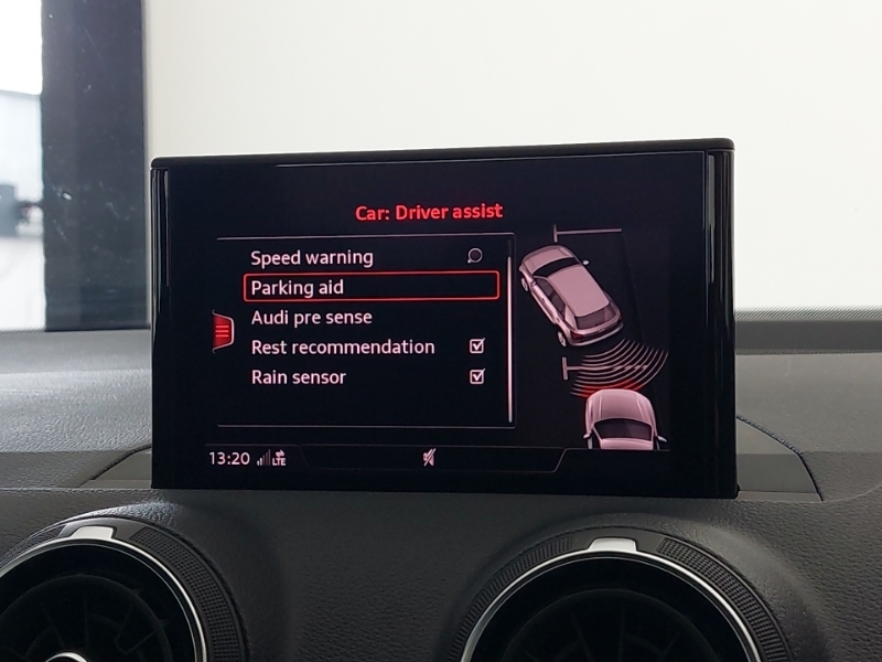 Audi Q2 Technik Red #9