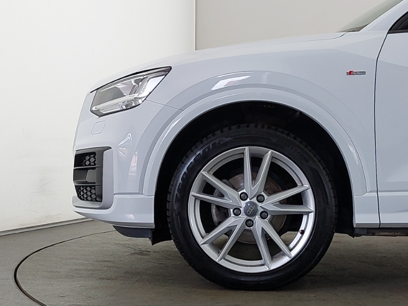 Audi Q2 Technik Red #19