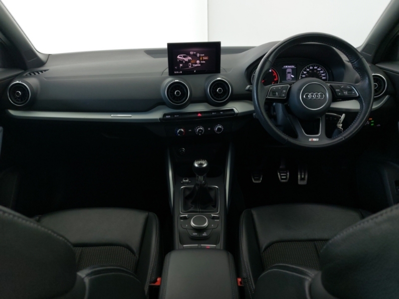 Audi Q2 Technik Red #3