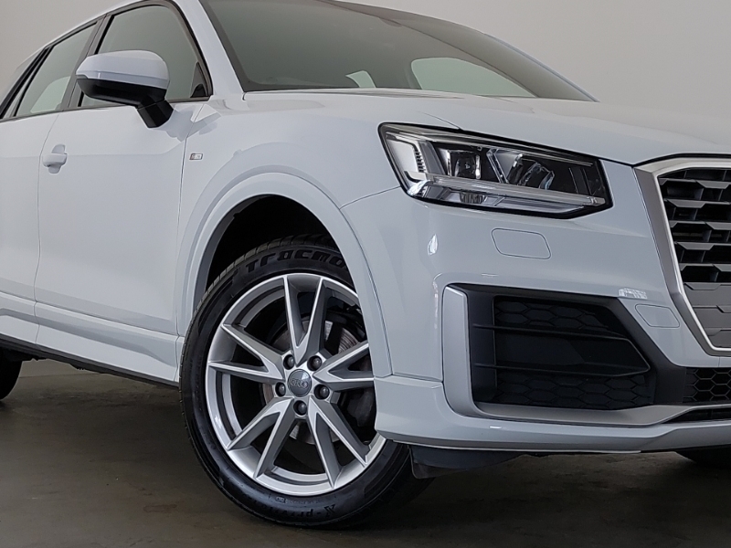 Audi Q2 Technik Red #20