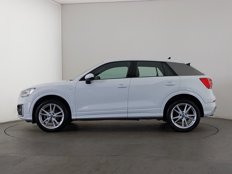 Audi Q2 Technik Red #4