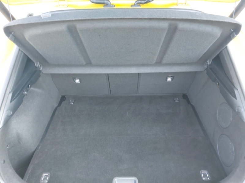 Kia Xceed 2 White #18