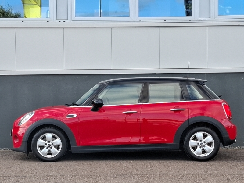 Mini Hatch 1.5 Cooper Classic II GY69AHL Red #4