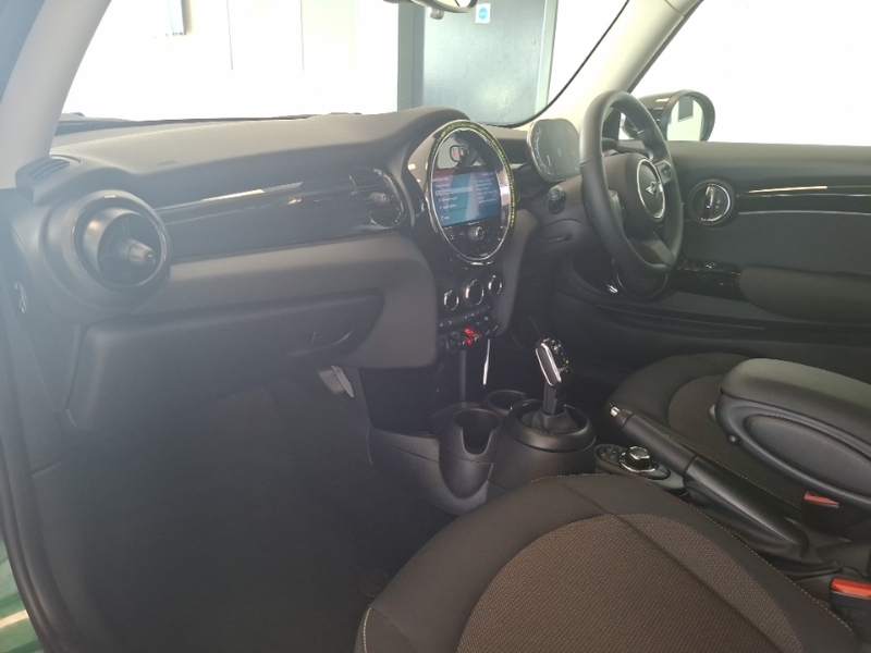 Mini Hatch 1.5 Cooper Classic SE73RKN Green #5