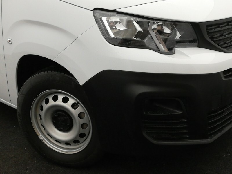 Peugeot E-Partner Combi White #9