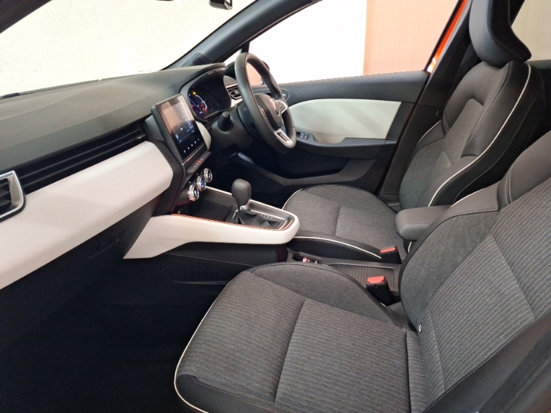 Renault Clio 1.6 E-tech Full Hybrid 145 Techno CA23GVL Orange #5