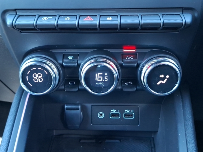 Renault Clio Hatchback Evolution  #15