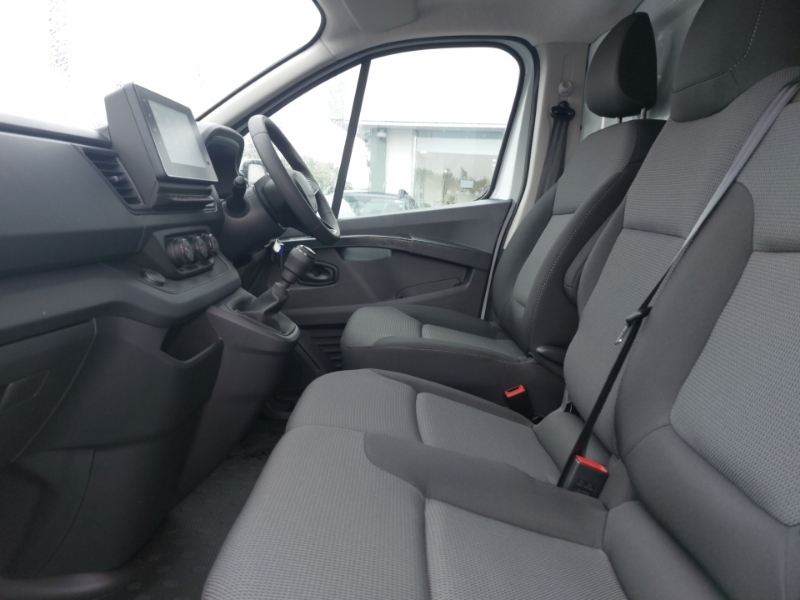 Renault Trafic Sl30 Blue Dci 130 Advance Safety Van White #5