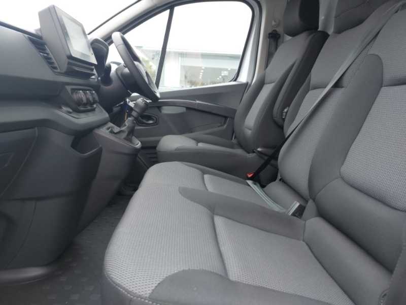 Renault Trafic Sl30 Blue Dci 130 Advance Safety Van White #5