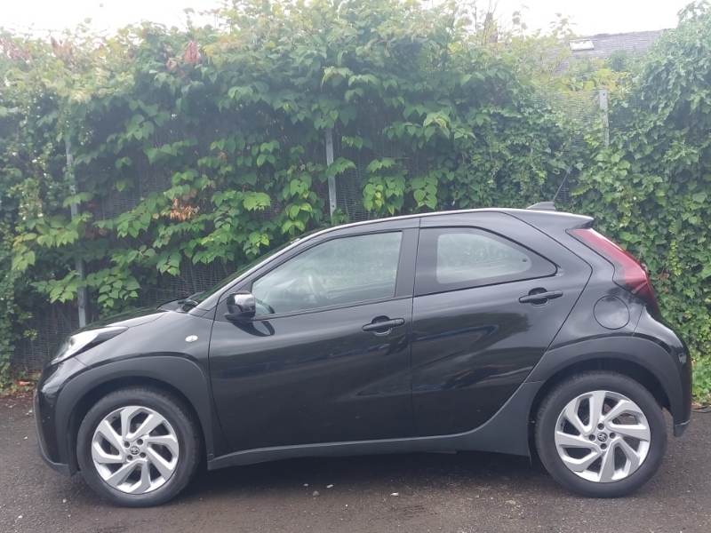 Toyota Aygo X 1.0 Vvt-i Pure Black #4