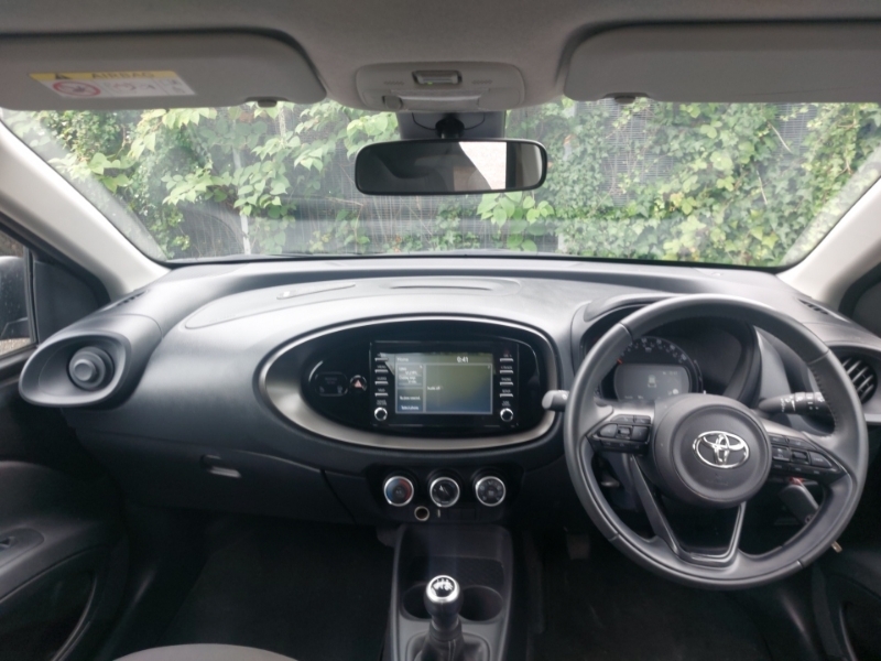 Toyota Aygo X 1.0 Vvt-i Pure Black #3