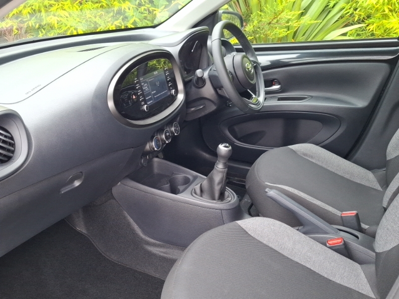 Toyota Aygo X 1.0 Vvt-i Pure Black #5