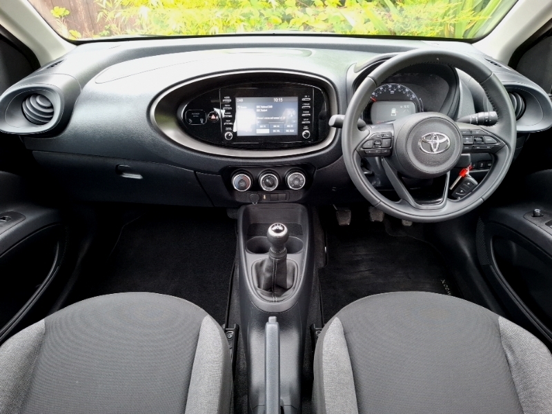 Toyota Aygo X 1.0 Vvt-i Pure Black #3