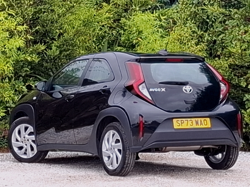 Toyota Aygo X 1.0 Vvt-i Pure Black #2