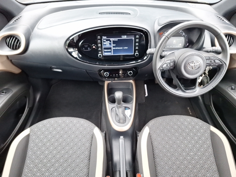 Toyota Aygo X 1.0 Vvt-i Edge Beige #3