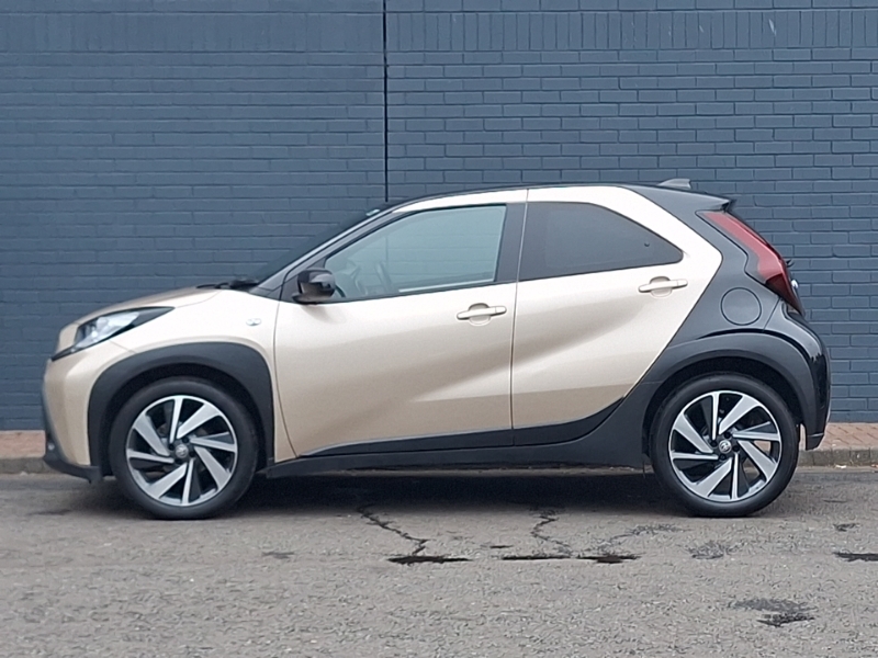 Toyota Aygo X 1.0 Vvt-i Edge Beige #4