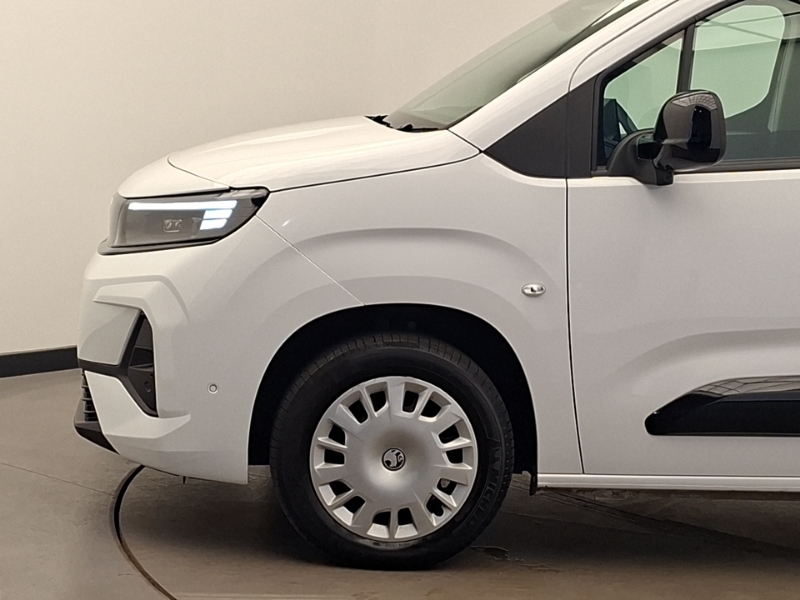 Vauxhall Combo Combo-e 2300 Dynamic White #19