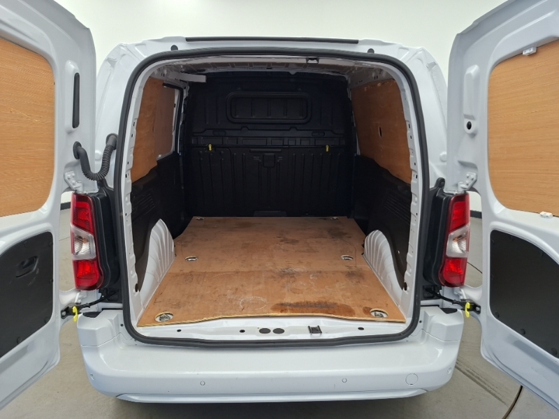 Vauxhall Combo Combo-e 2300 Dynamic White #18