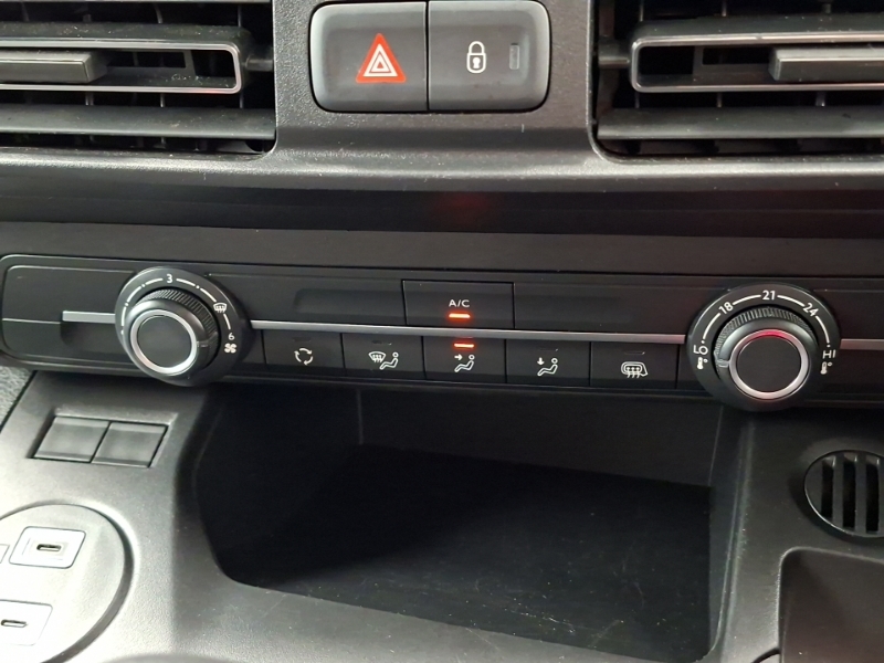 Vauxhall Combo Combo-e 2300 Dynamic White #15