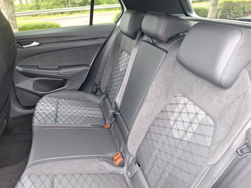 Volkswagen Golf 1.5 Tsi 150 Black Edition SB75UPS White #6