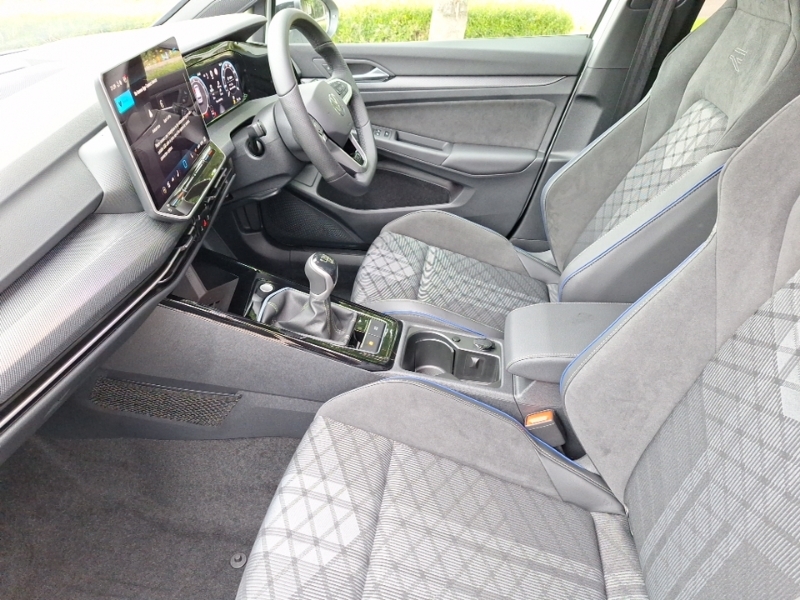 Volkswagen Golf 1.5 Tsi 150 Black Edition SB75UPS White #5