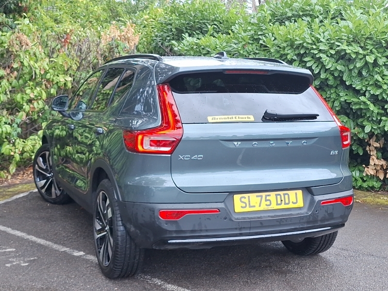 Volvo XC40 2.0 B3p Ultra Dark SL75DDJ Green #2
