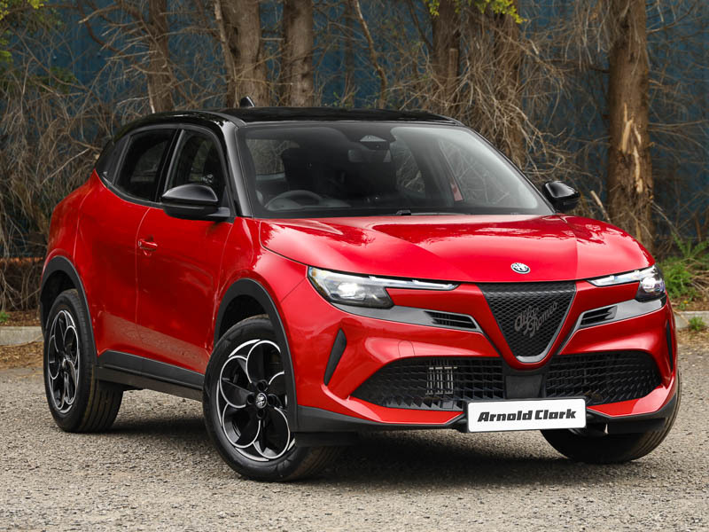 Alfa Romeo Junior 1.2 Turbo 145 Ibrida Red