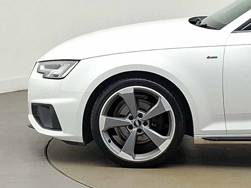 Audi A4 Technik Black #19