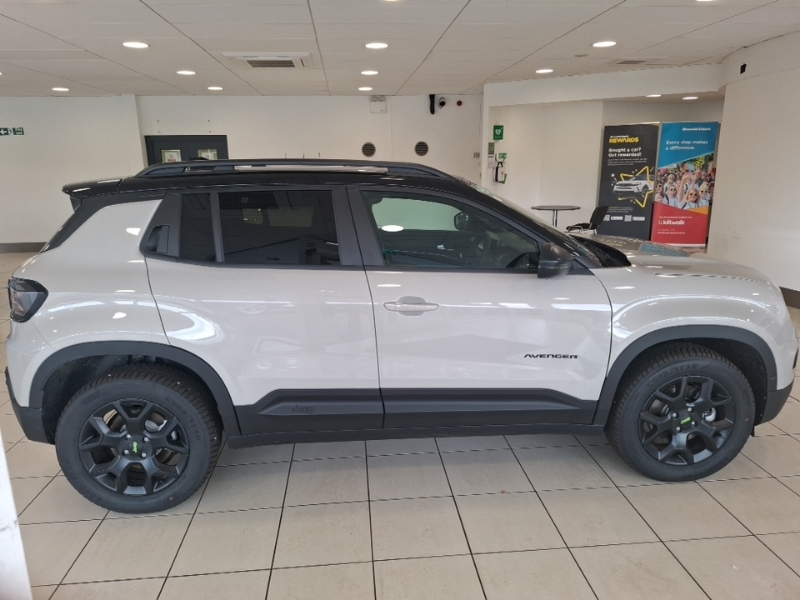 Jeep Avenger 1.2 E-awd E-hybrid Upland Dct Black #4